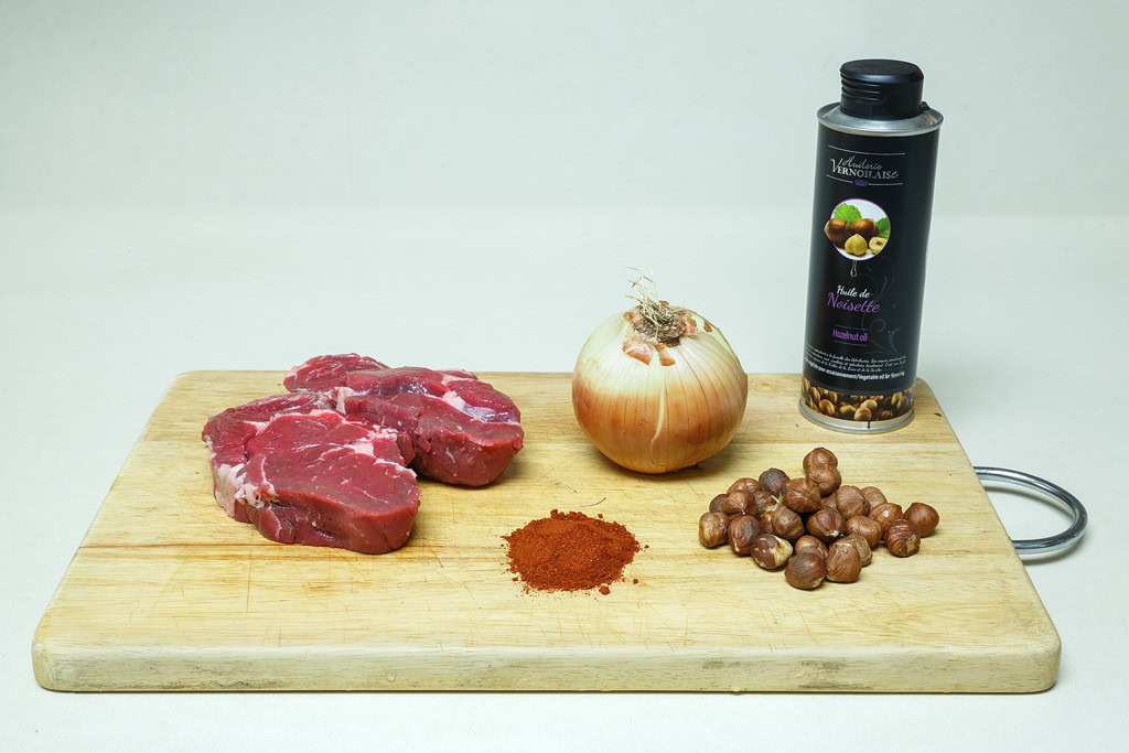 סטייק עם שמן אגוזי לוז (צילום דפנה בר שדה )