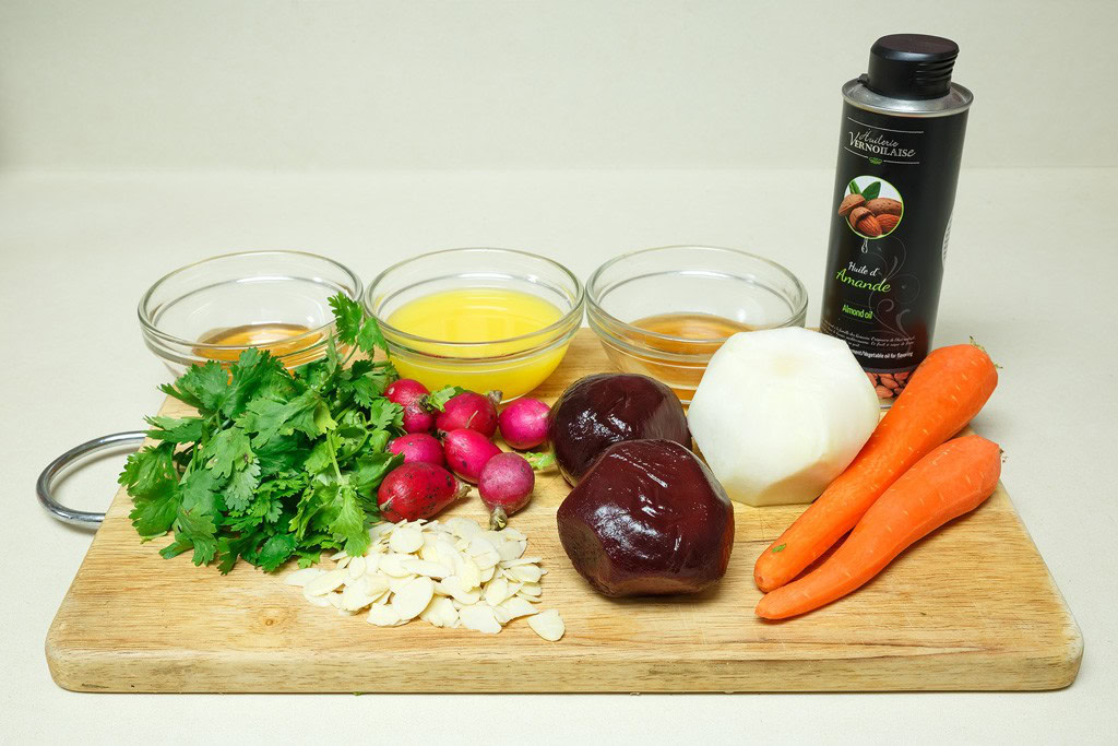 רכיבי סלט שורשים עם שמן שקדים (צילום דפנה בר שדה )