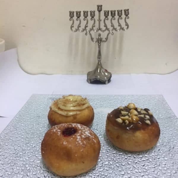 סופגניות קפה גרג לחנוכה (צילום אסף לוי)